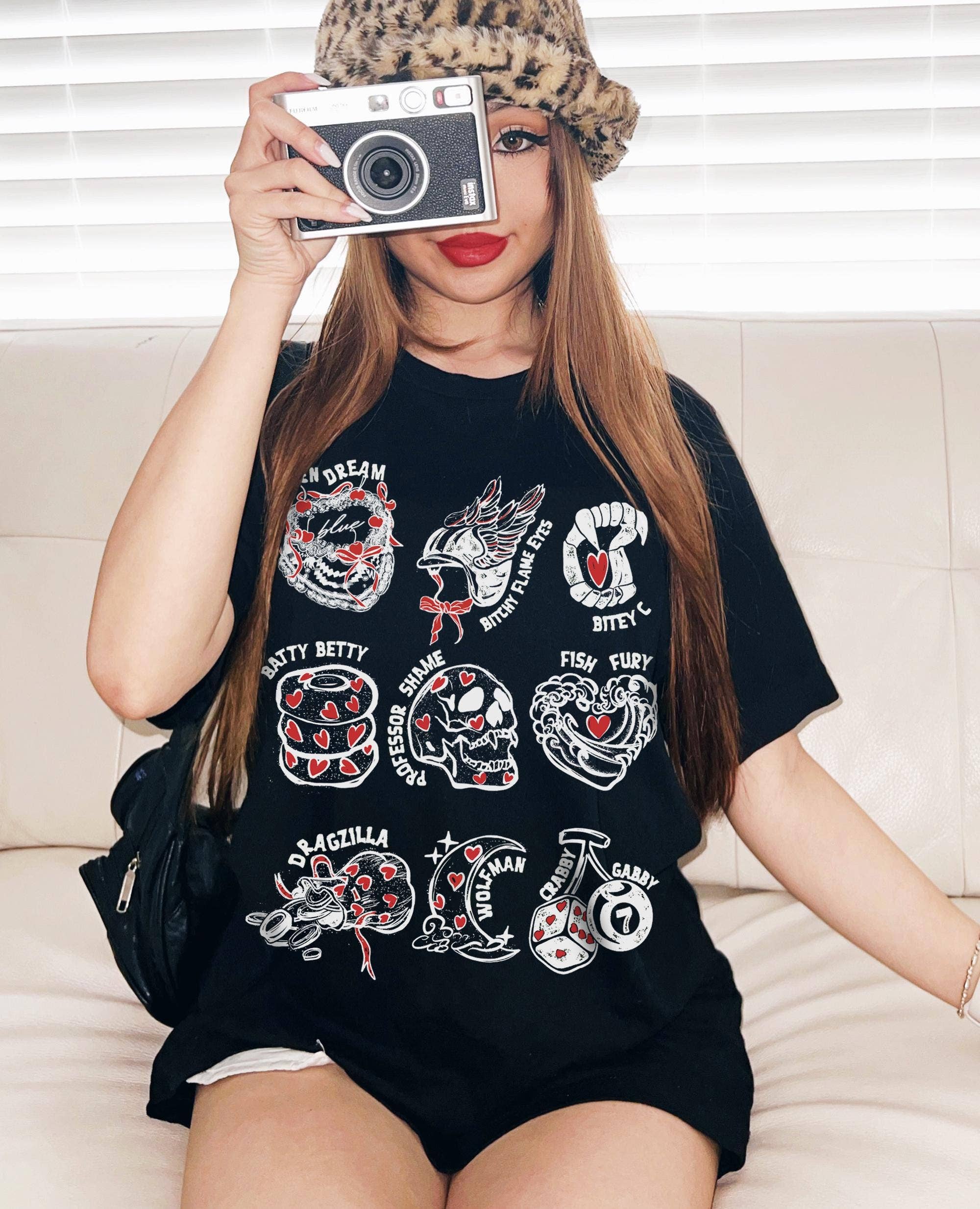 NVC Ecommerce LLC - Vendita all'ingrosso Maglietta stampata - Donna - Maglietta, Felpa con Soprannomi dei Personaggi di Zodiac Academy4