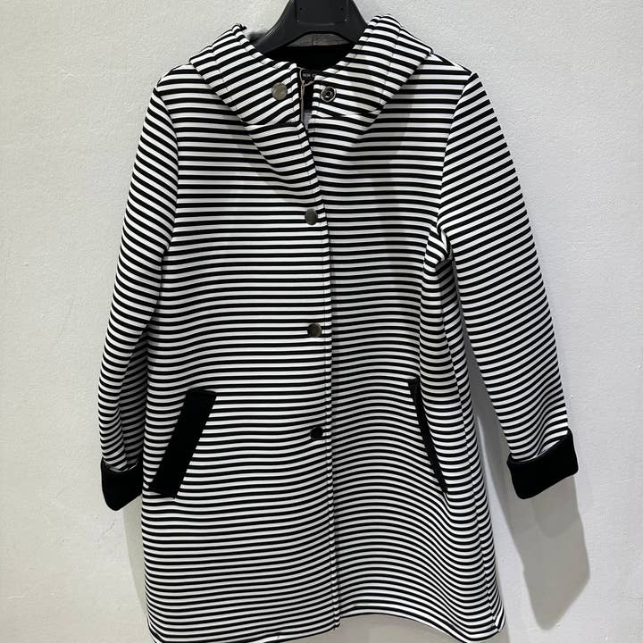 Only Yuan gestreepte neoprène jas referentie 20259 voor wholesale door Only Yuan