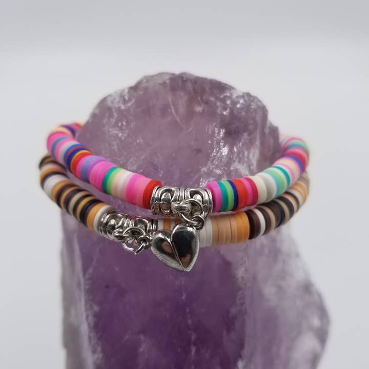 Heishi-armbanden met magneethartje voor Valentijnsdag, set van 2 voor wholesale door magnolia jewelry