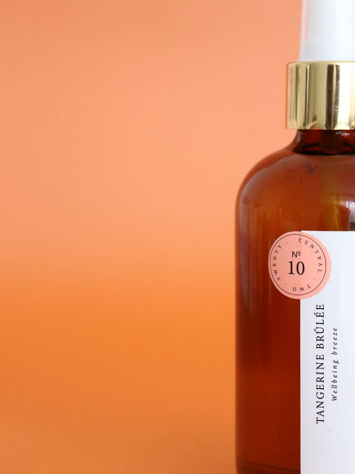 10 | Wellbeing | Bougie brûlée à la mandarine | Spray pour la maison pour la vente par Central 220