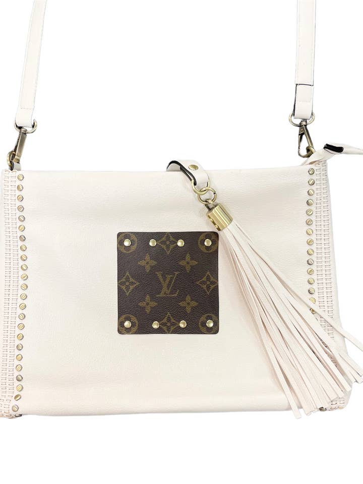 Bandolera blanca con tachuelas para venta al por mayor de Magnolia Charms