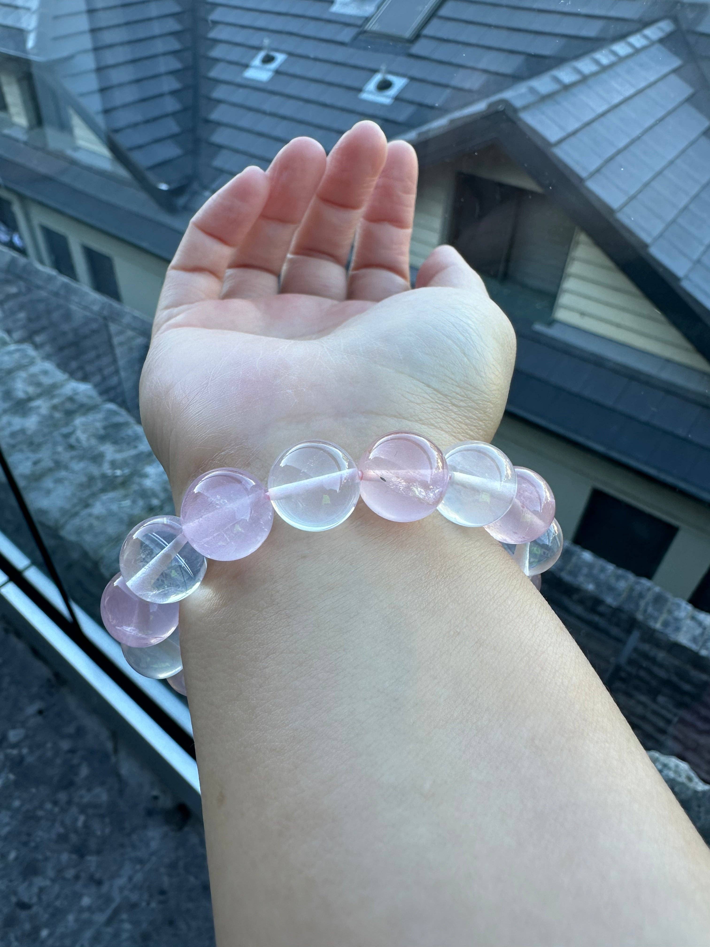 Moon Rituals - Vente Bracelet de perles - Bracelet en cristal de quartz rose du Mozambique unique, cadeau de Noël en cristal6