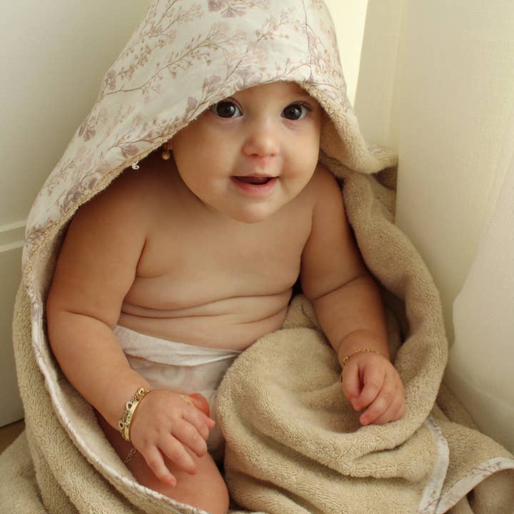 Little Threads - Wholesale Hooded Towel - Kids & Baby - Delicate Neutral Branches Bath Towel