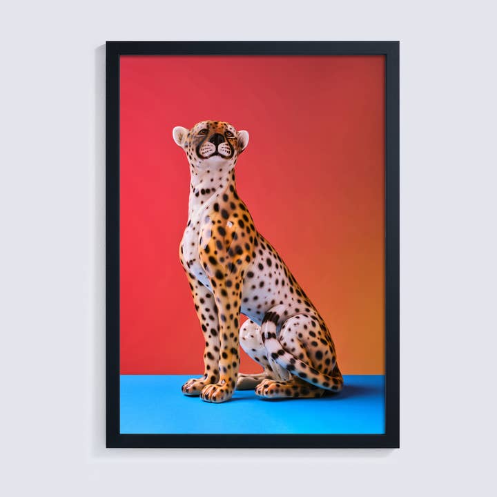 Roodblauwe giclée-fotoprint van Kitsch keramische cheetah voor wholesale door Ornament Art