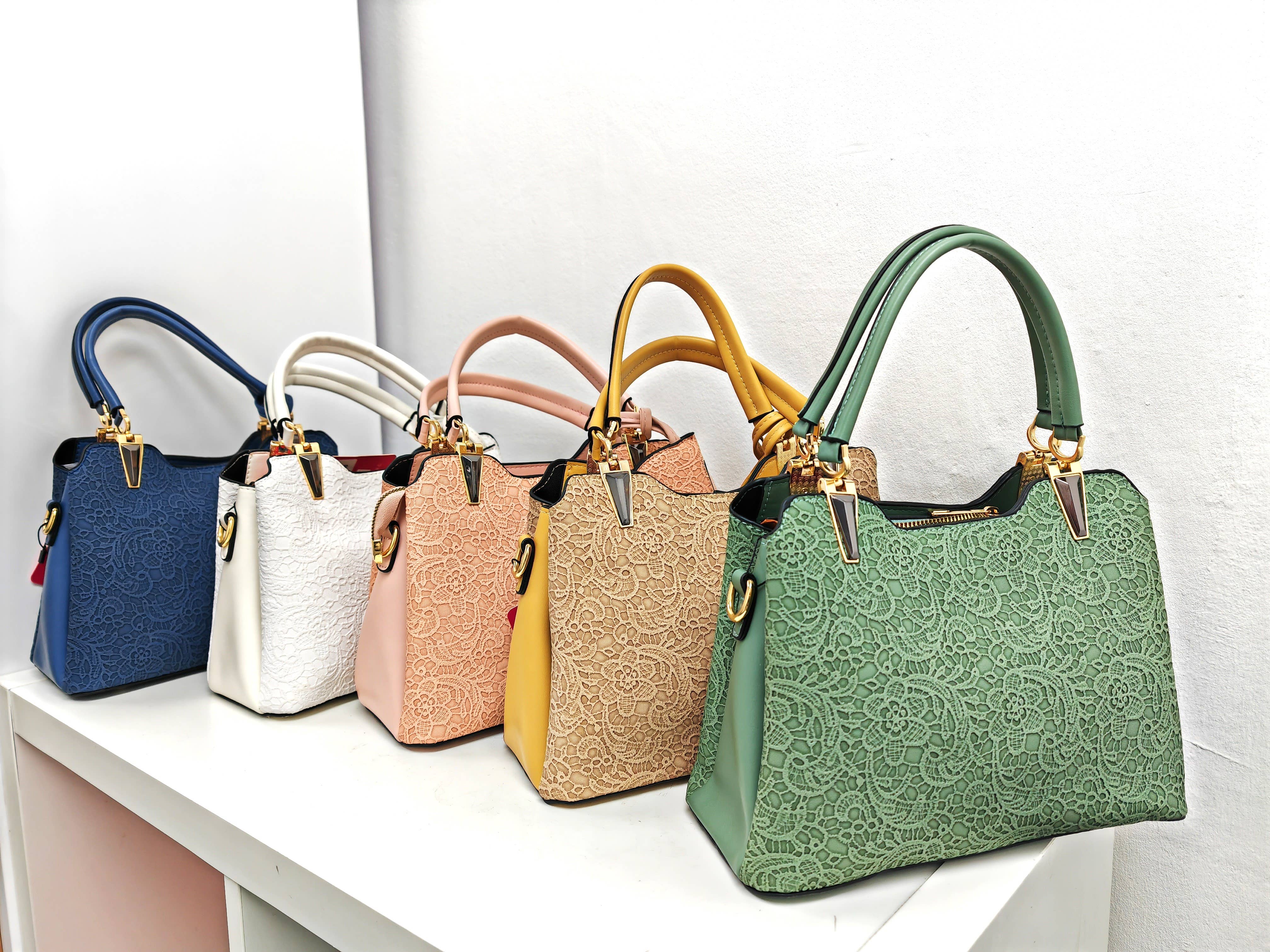 Superbia - Venta al por mayor Bolso con asas - Mujer - Bolso mediano con estampado de encaje, múltiples bolsillos y asa superior + monedero gratis A969712