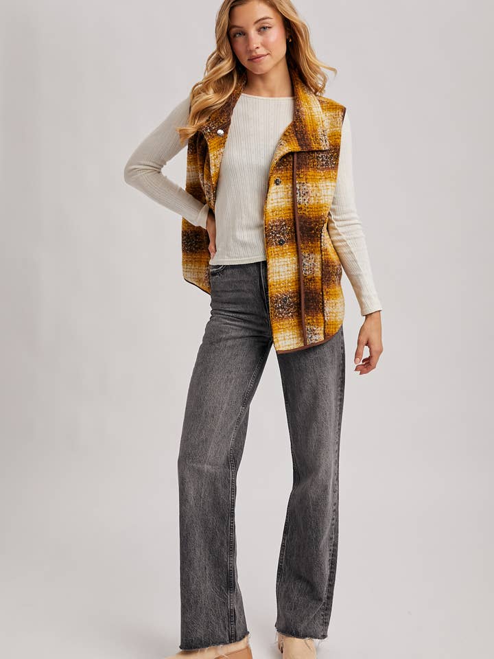 Bluivy - Wholesale Outerwear Vest - Women’s - FLANNER PLAID VEST10