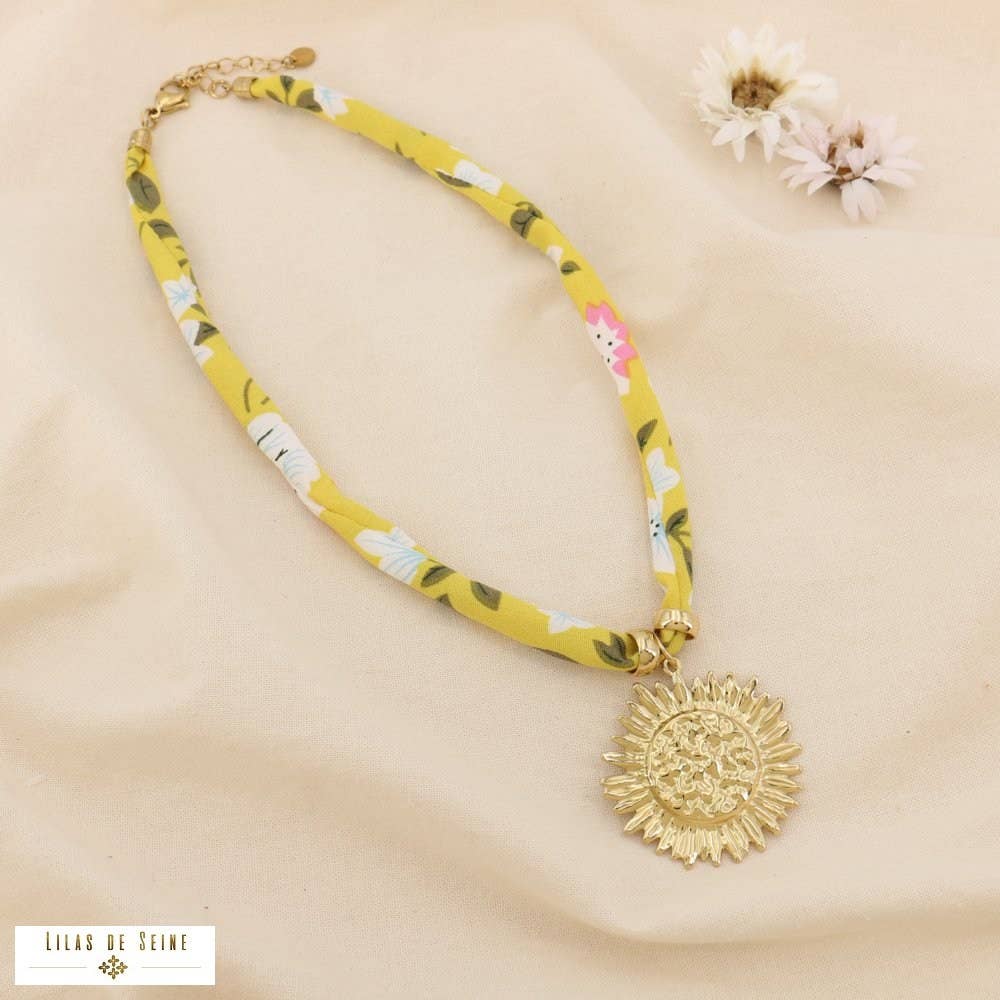 Lilas de Seine - Wholesale Pendant/Charm Necklace - Green Floral Fabric Necklace Sun Pendant Steel 01250304