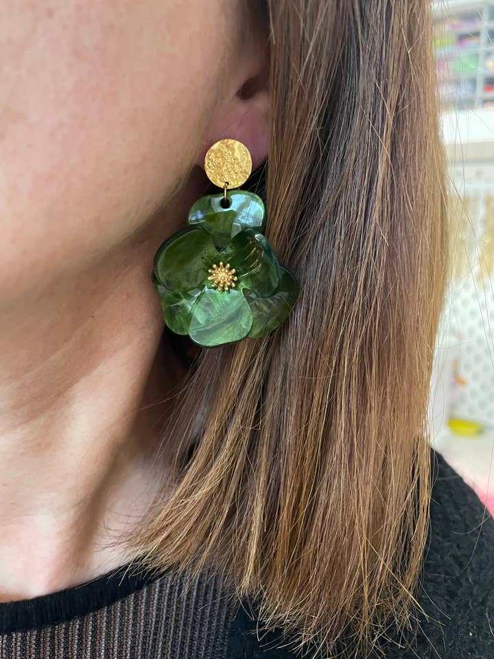 Boucles d'oreilles MAGGIE kaki pour la vente par Julaè bijoux