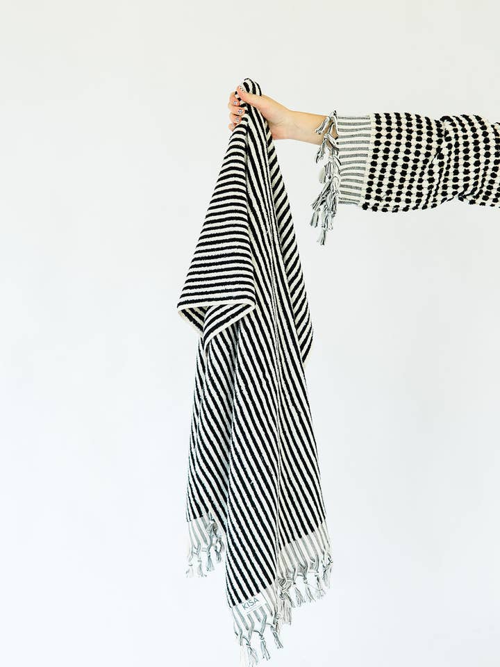 Svartvit randig molnhandduk för wholesale av KISA