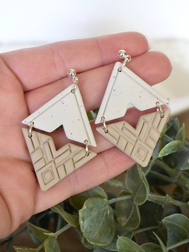 Willa - Orecchini in alabastro e argilla marrone chiaro per la vendita all'ingrosso da parte di Dusty Rose Creations