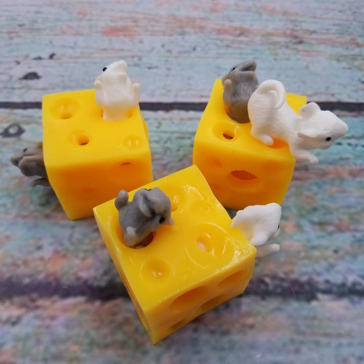 MIAS SHOP – wholesale Fidget toy – Kids – Cheese With 2 Mouses Decompression Fidget Toys1
