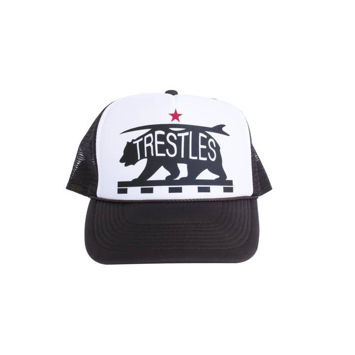Trestles Surf Bear Trucker Chapeau pour la vente par Pacific Coast Apparel