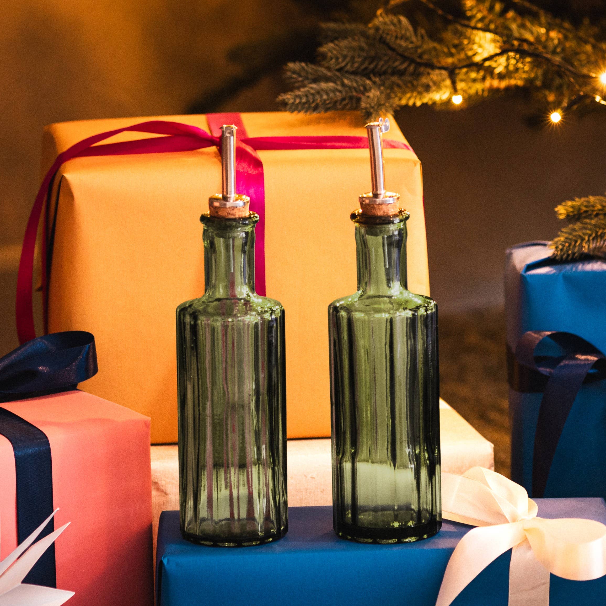 Brût Home and Glassware – wholesale Olje- och vinägerbehållare – Olja- och vinägerflaska i rökgrönt glas, 30 cl1