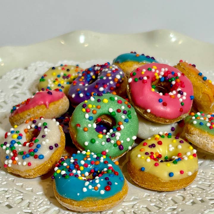 DELCO DOG CO. - Wholesale Pet Treats - Dog - Mini Celebration Donuts