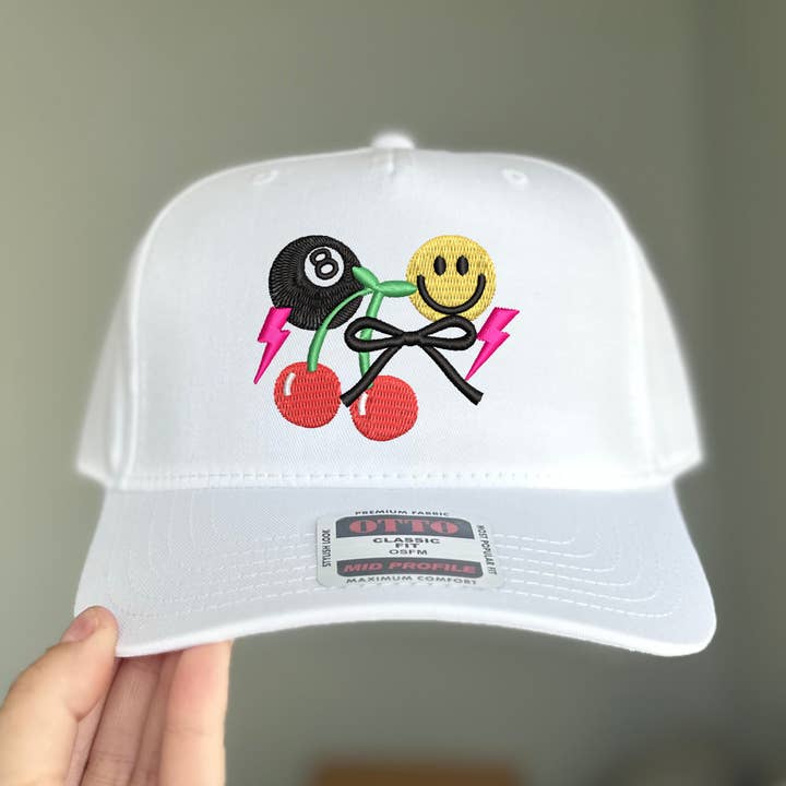 Chapeau brodé avec emblèmes mignons divers pour la vente par Southern N Savvy