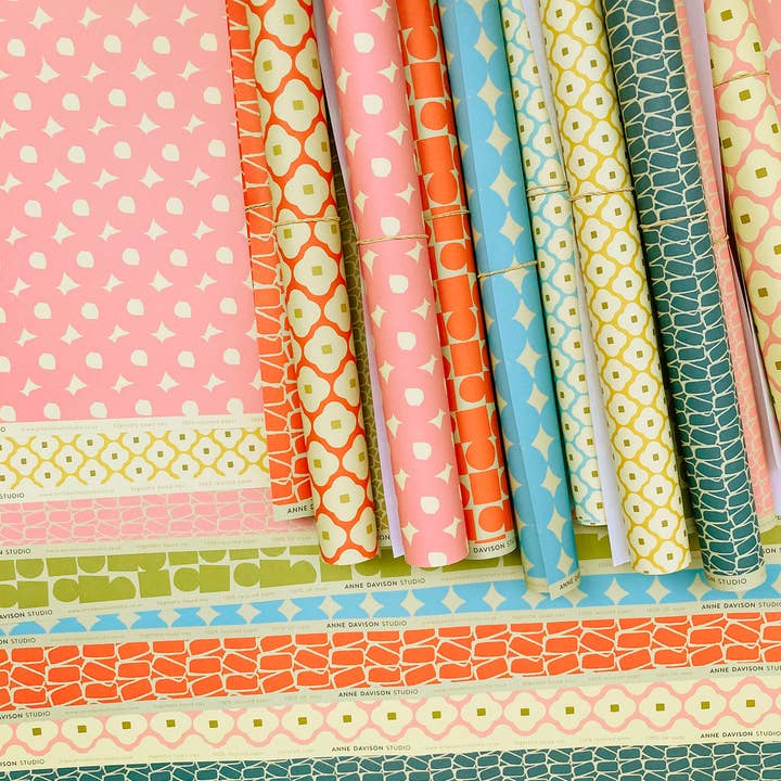 Anne Davison Studio – Engroshandel Indpakningspapir – Cirkel og kvadrater Gavepapir (grøn)1