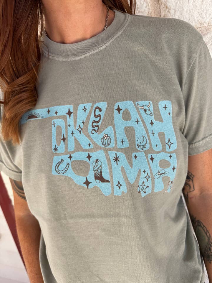 T-shirt graphique en forme d'Oklahoma pour la vente par Ranch Swag