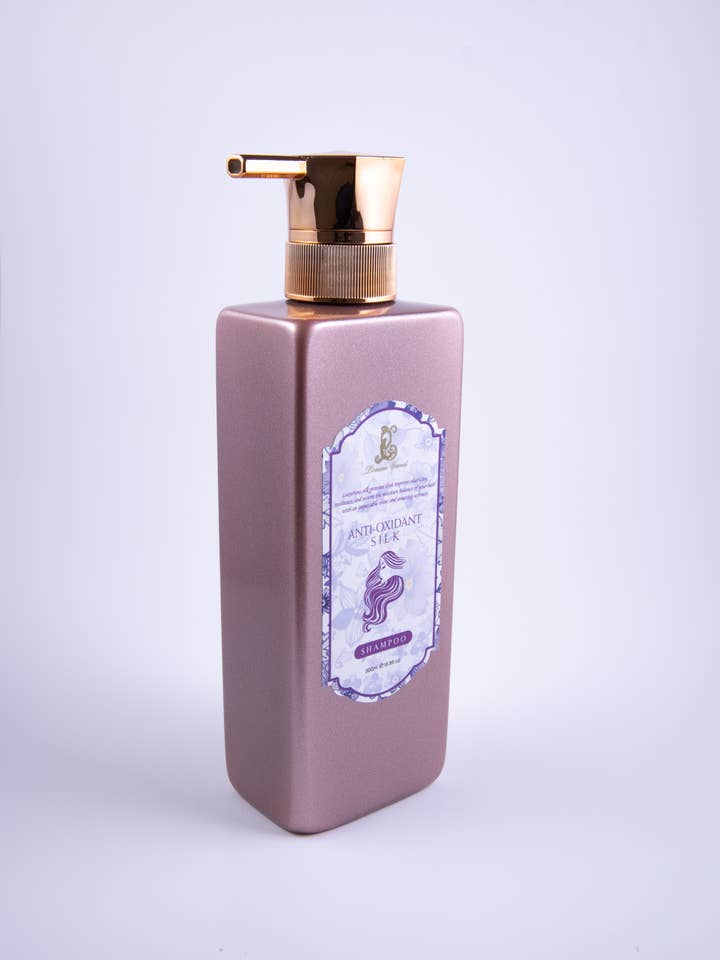 Le shampooing en soie antioxydant est infusé d'ingre antioxydant pour la vente par Lorraine Varnes