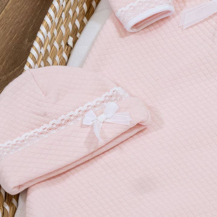 NOLA | Gorro de bebé em algodão acolchoado rosa-pálido com renda por atacado de Bebe Sweeny