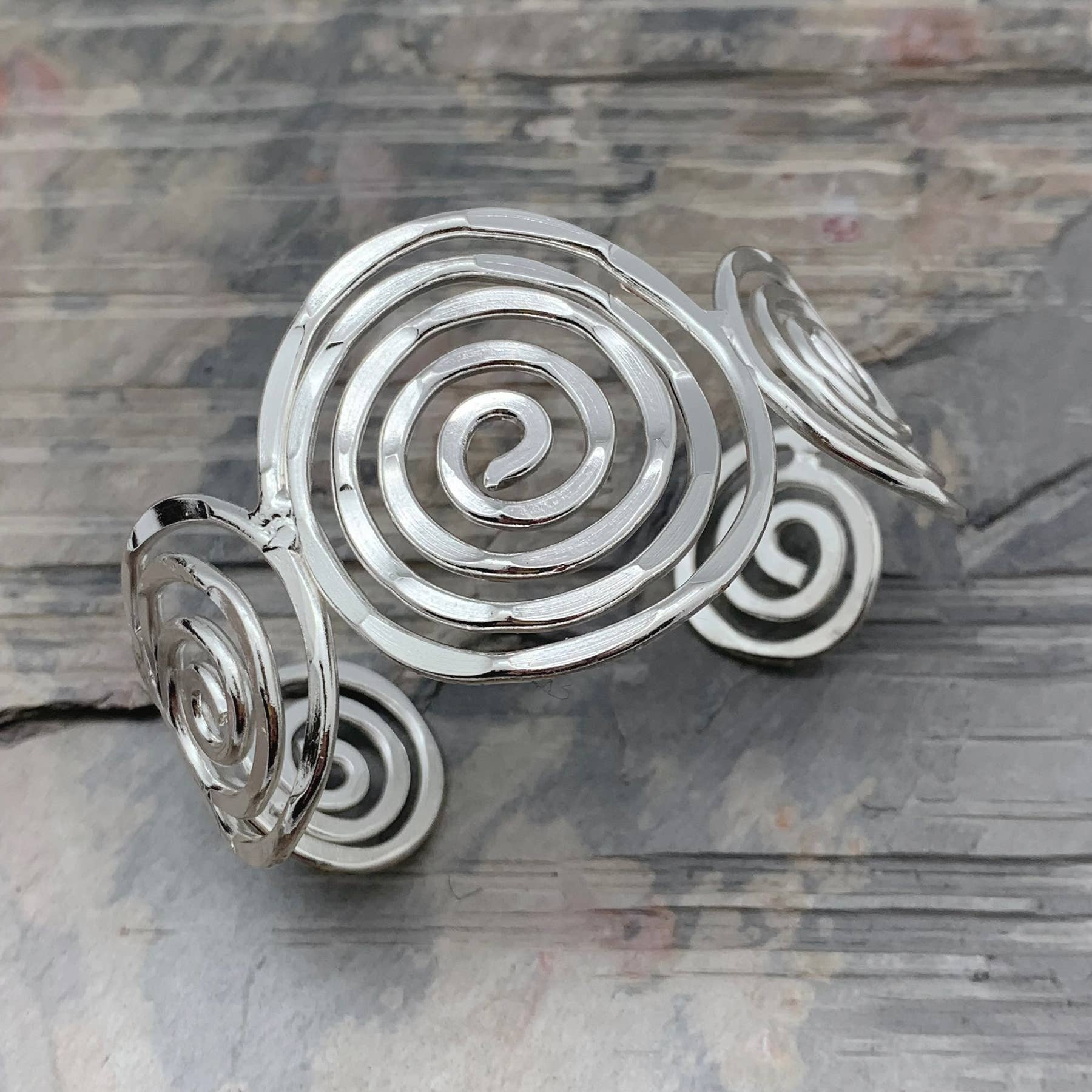 Anju Jewelry - Wholesale Manchet-armband - Verzilverde verstelbare manchetarmband - spiraalcirkels1