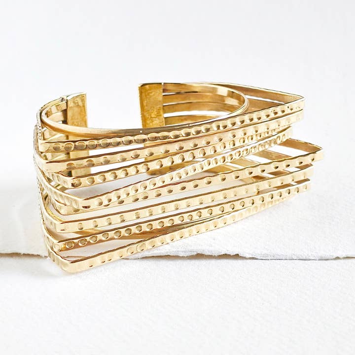 Bracelet manchette martelé à couches audacieuses en laiton pour la vente par Bisjoux