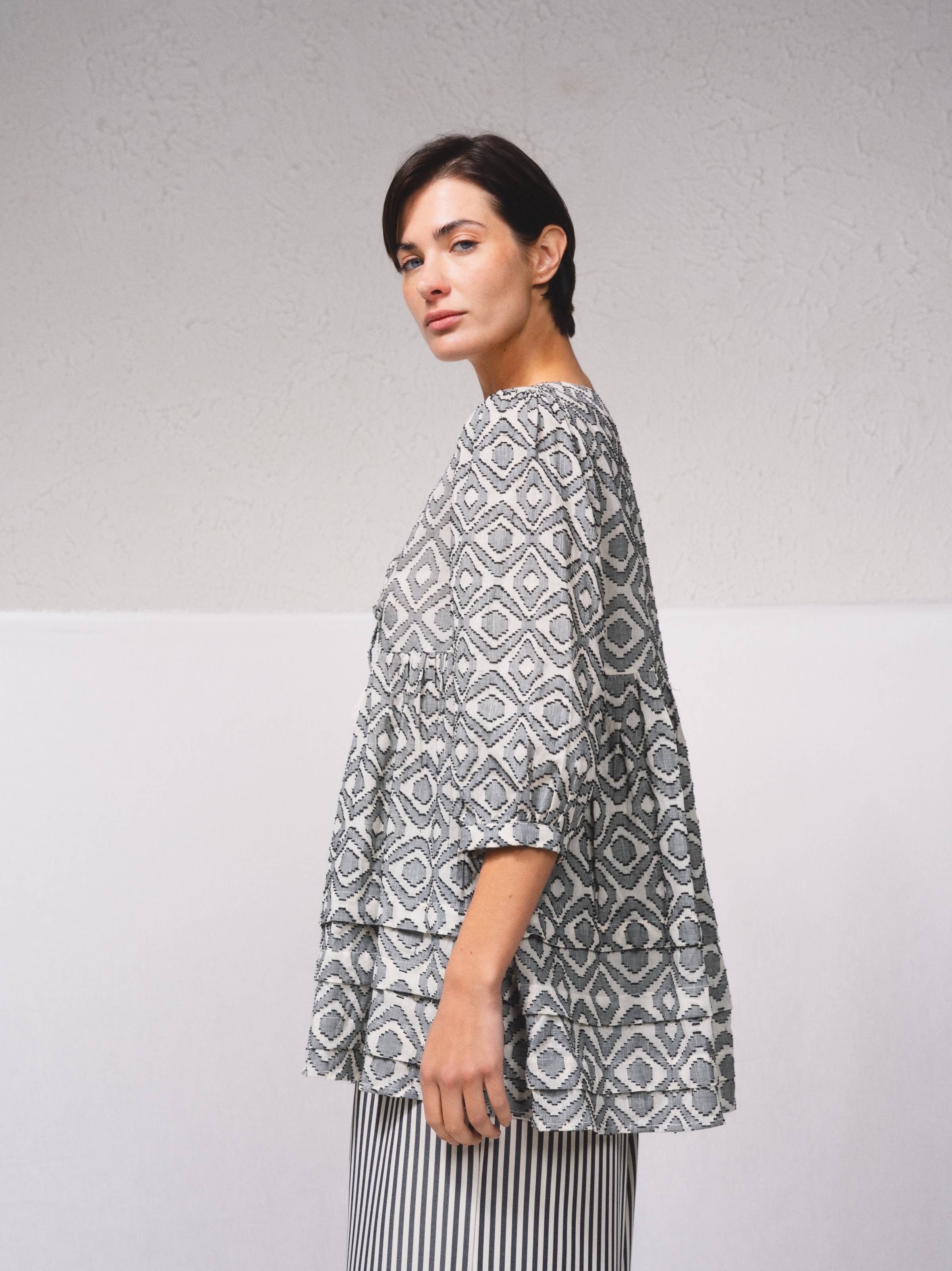 Skriv ut Tunika med volangkant och knytband för wholesale på Faire2