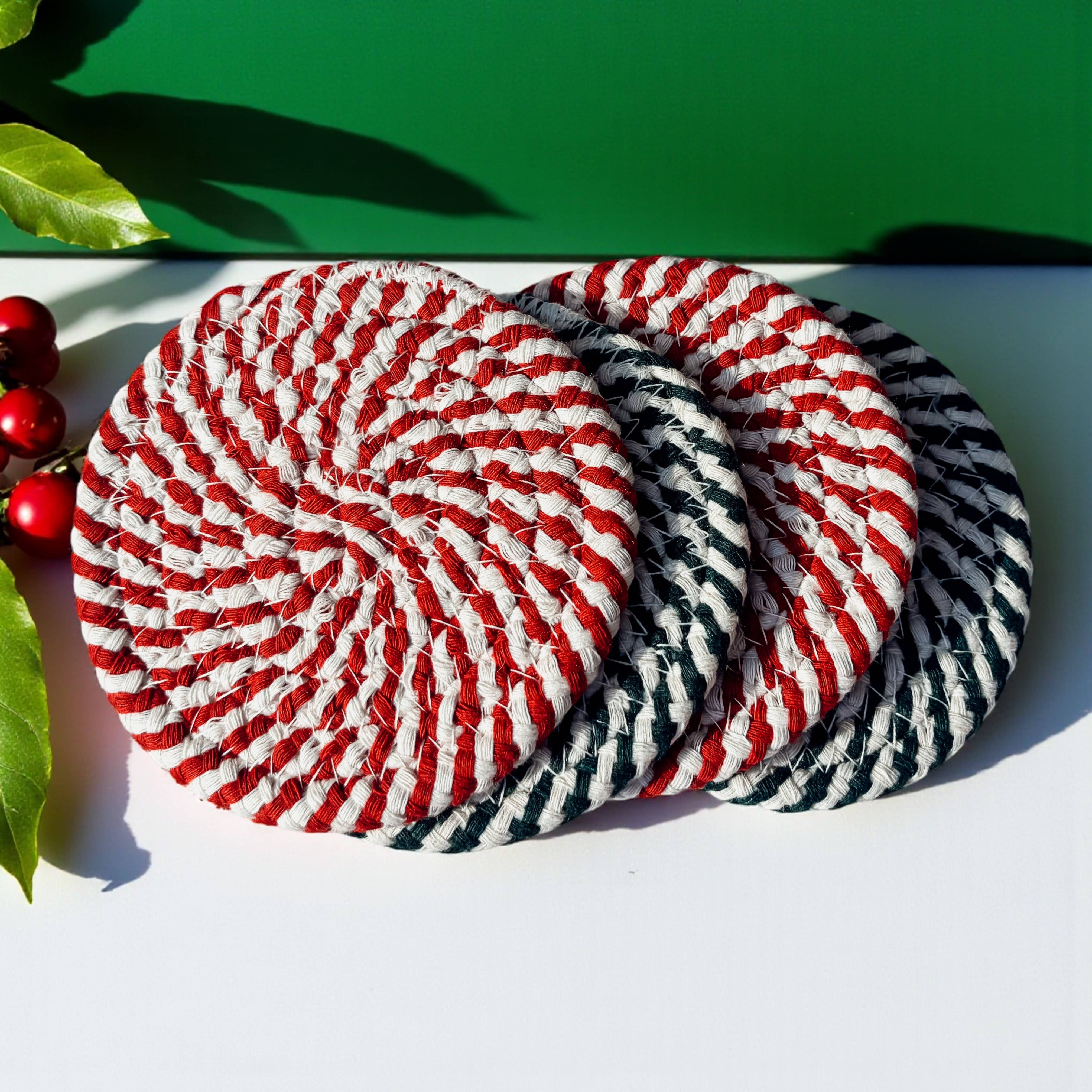Gia Roma - Wholesale Christmas Decoration - Holiday Fabric Coasters, Red White Christmas Coaster Set1