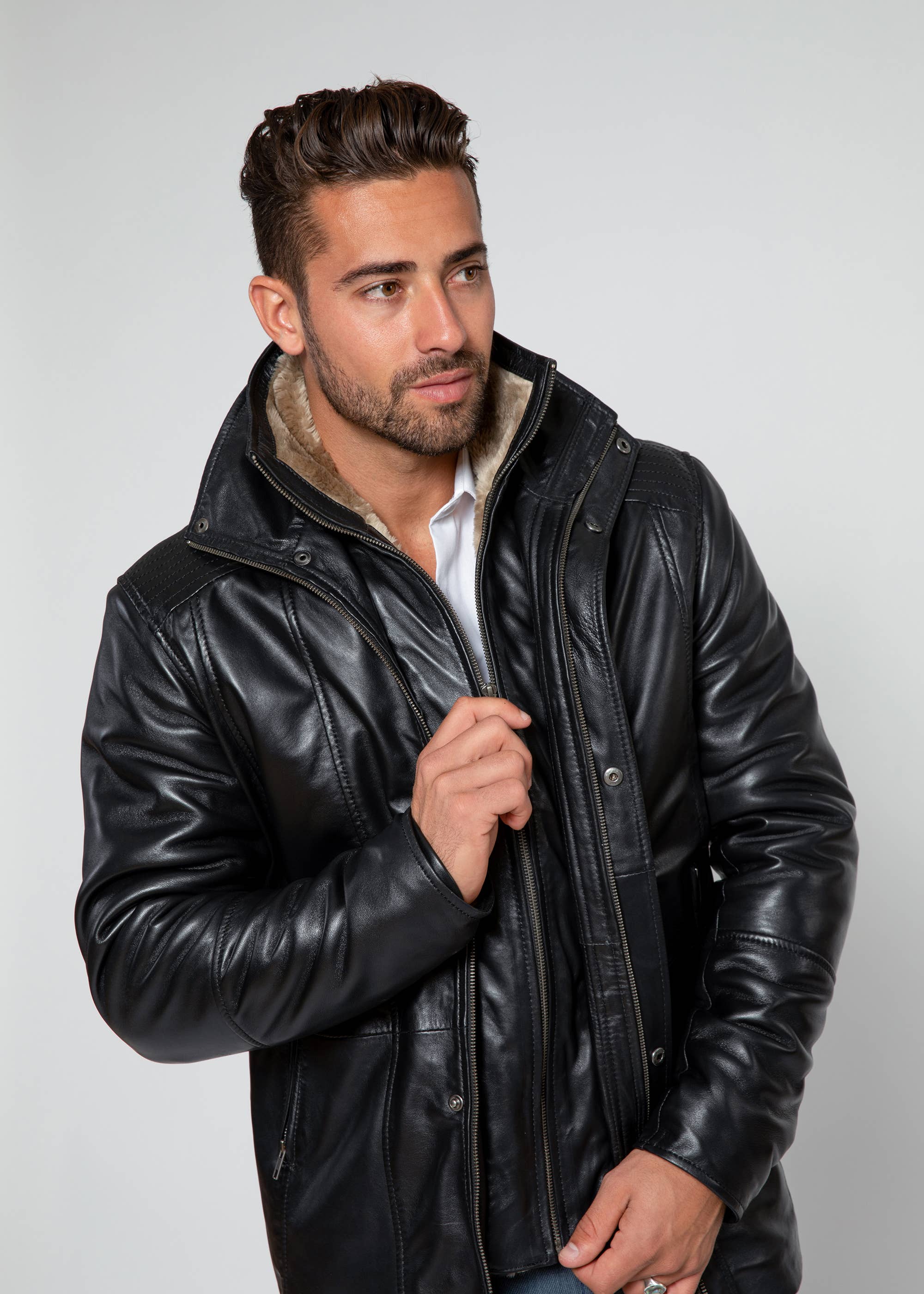 Negro Abrigo de piel de cordero Tiberius Premium para hombre de venta al por mayor en Faire4