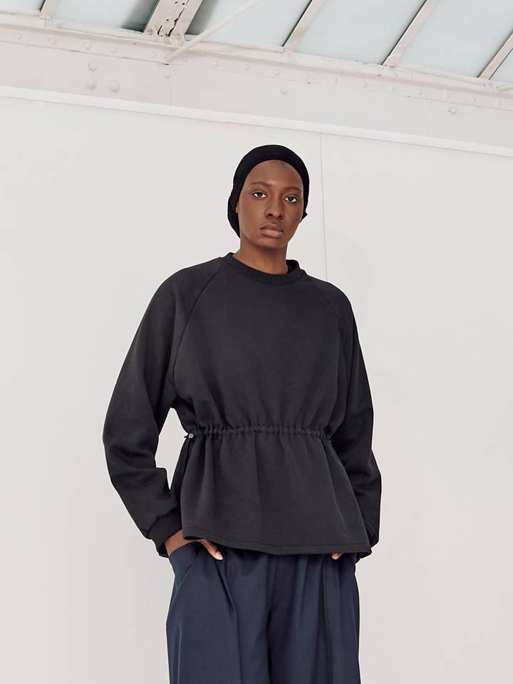 SWEATSHIRT CAPÍTULO 5 _ PRETO por atacado de Cèucle