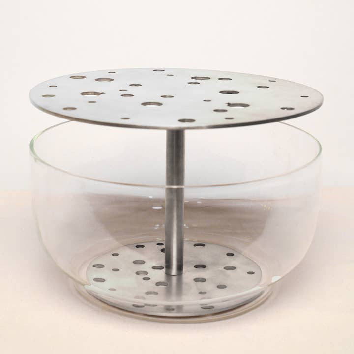 Anaar Bloom Ikebana Vase Chrome – Moyen pour la vente par Byaas