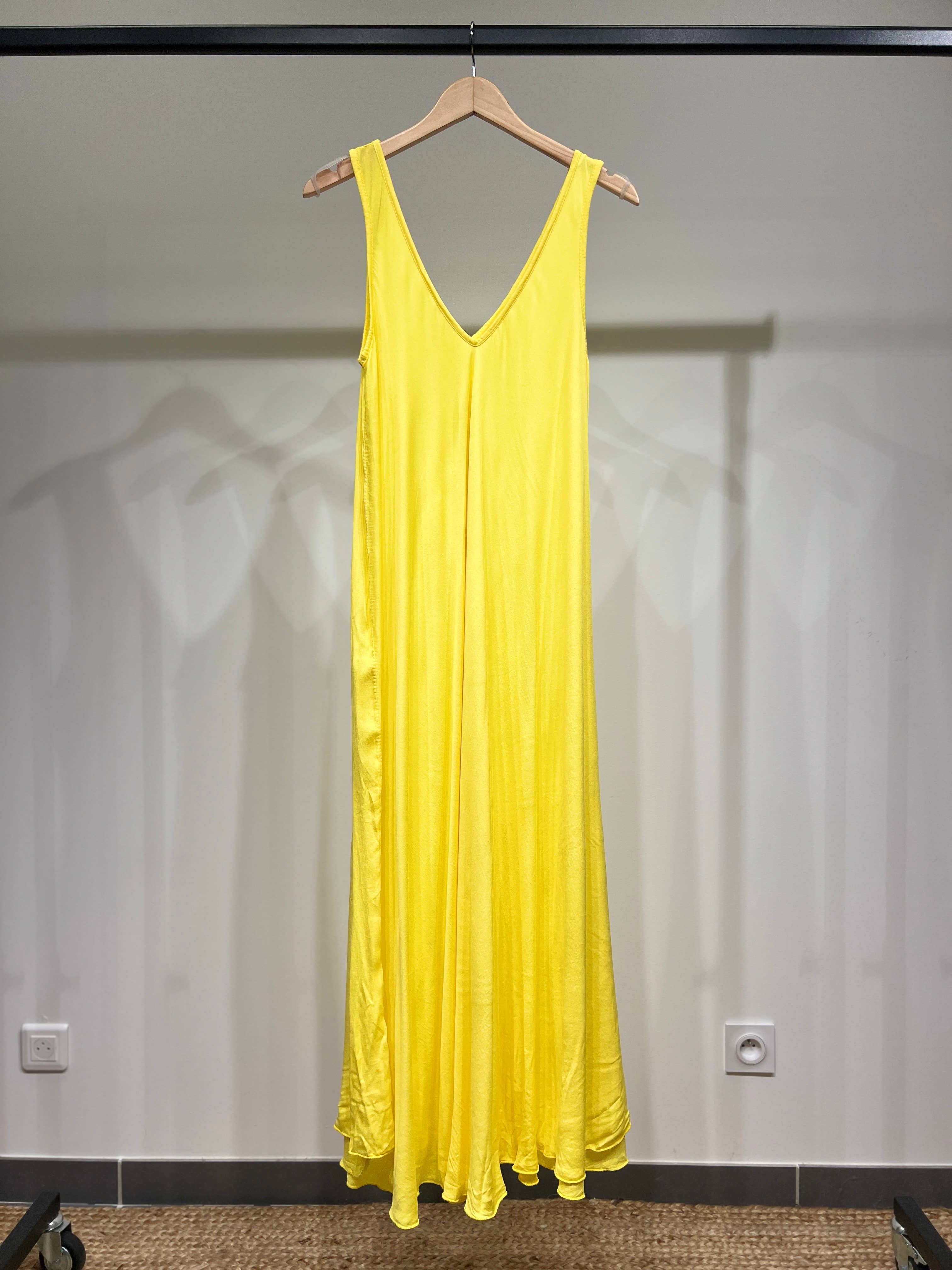 L'Emotion – Großhandel Kleid – Damen – Maxikleid mit V-Ausschnitt und breiten Trägern17