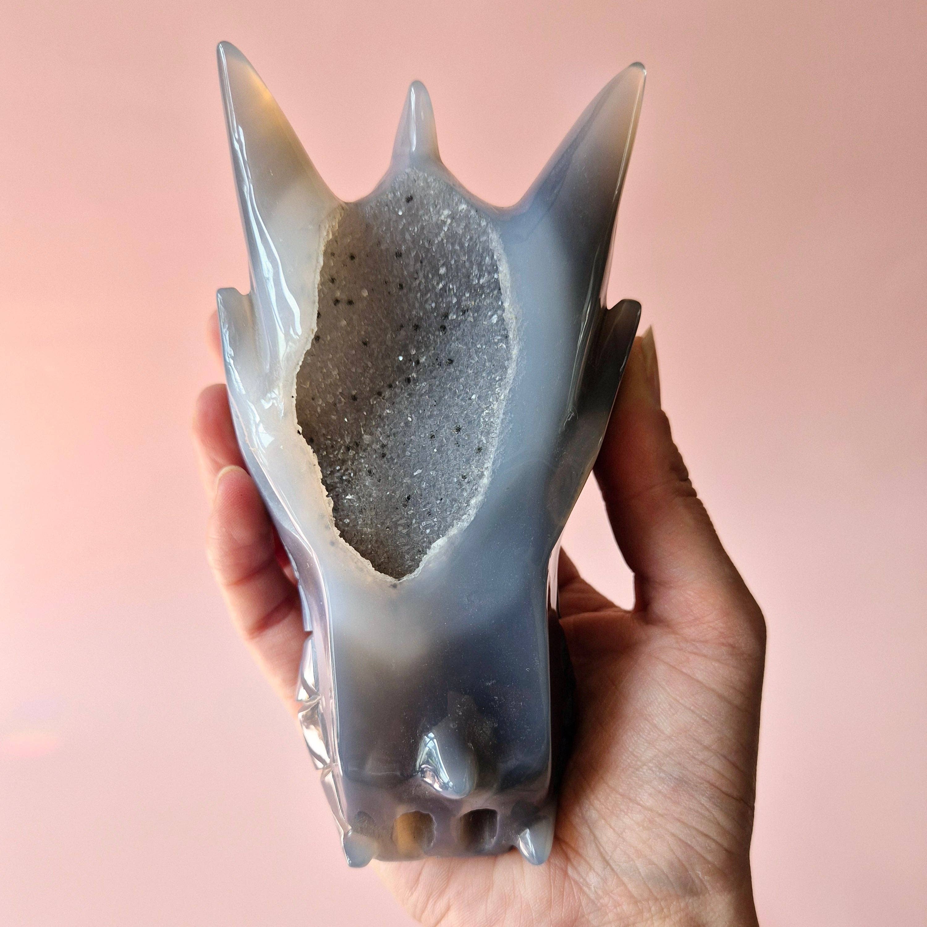 Moonlight Gemstones – Engroshandel Spirituelle sten og krystaller – Grå druzy agat dragehoved af ædelsten – 543 g | Beskyttelse og intuition1