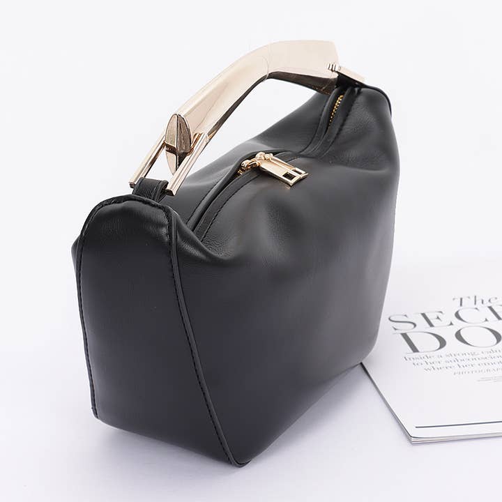 3AM BY H&D ACCESSORIES - Wholesale Clutch Bag - Women's - Faux Leather Metal Handle BAgg
1