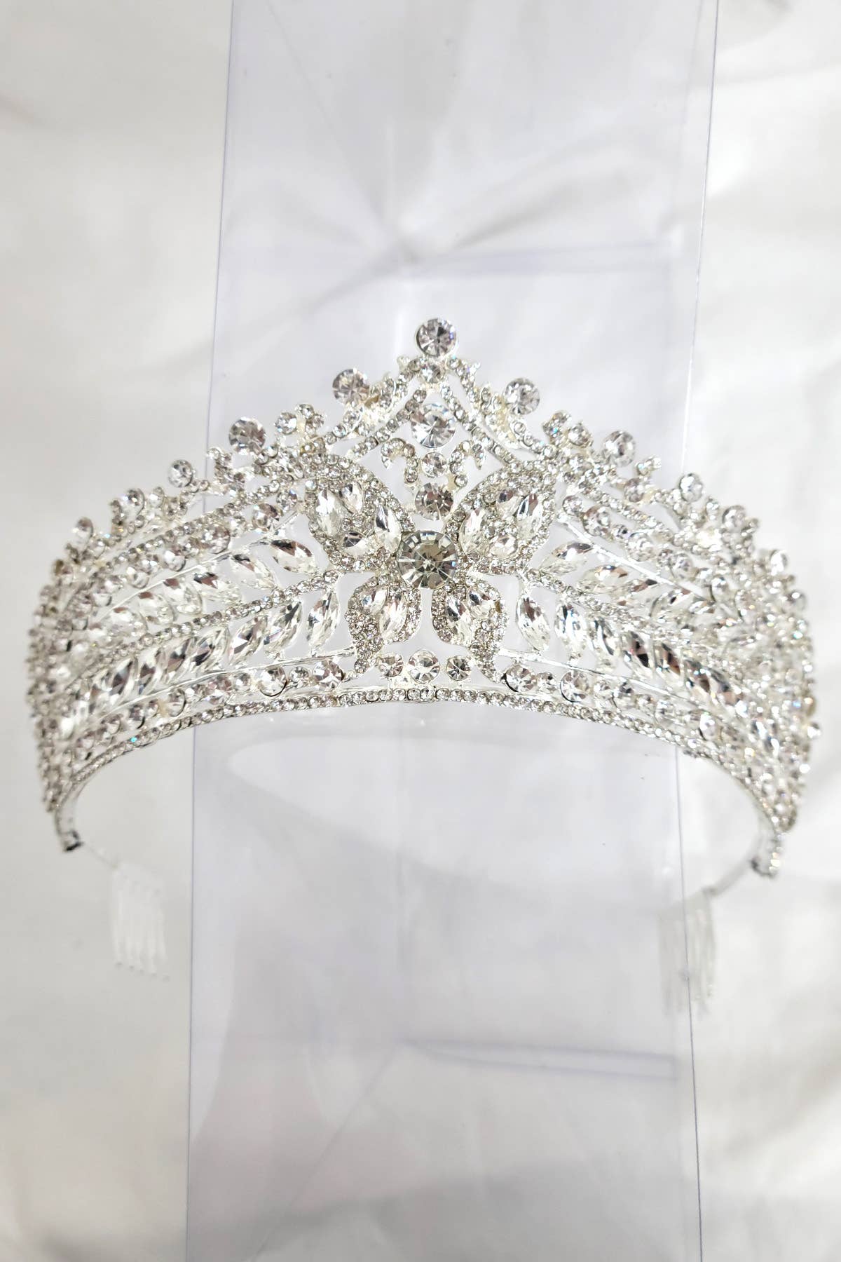 Chicas – Großhandel Tiara – Damen – Schmetterlings-Tiara mit Juwelen und Edelsteinen HT9557