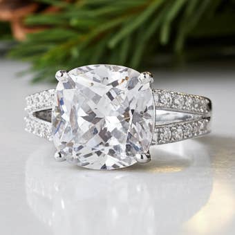 Anel de Noivado Feminino King Of Bling's9 Zircônia Cúbica Branca Corte Almofada Prata 925 Tamanho 7.5 por atacado de KING OF BLINGS