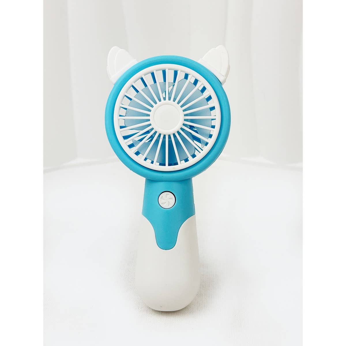 MÉLANGER LA COULEUR Ventilateur portable avec oreilles et support rétractable en vente sur Faire1