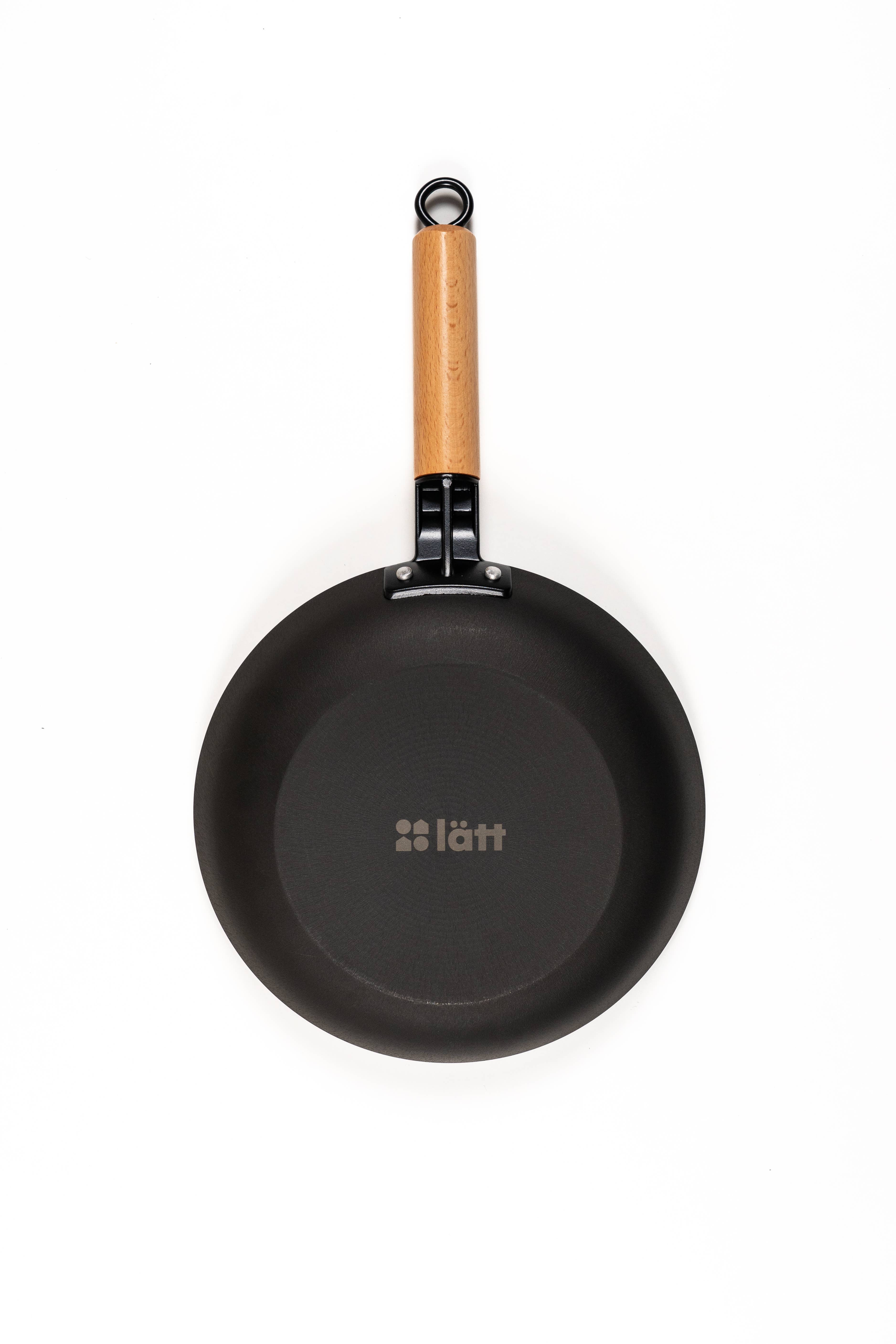 Lätt Home – wholesale Gjutjärnsstekpanna – Lätt gjutjärnspanna 24 cm med träskaft2