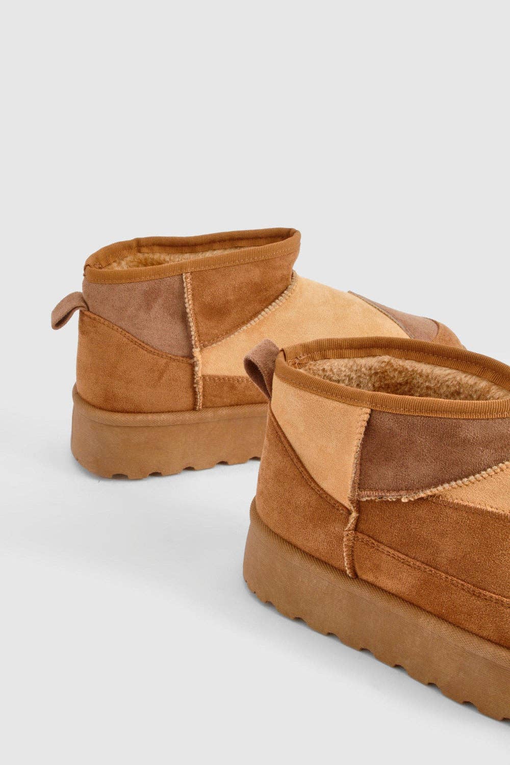 MEZCLA DE CASTAÑAS BOTÍN CÓMODO CON FORRO DE PIEL CON PLATAFORMA DE RETAZOS de venta al por mayor en Faire3