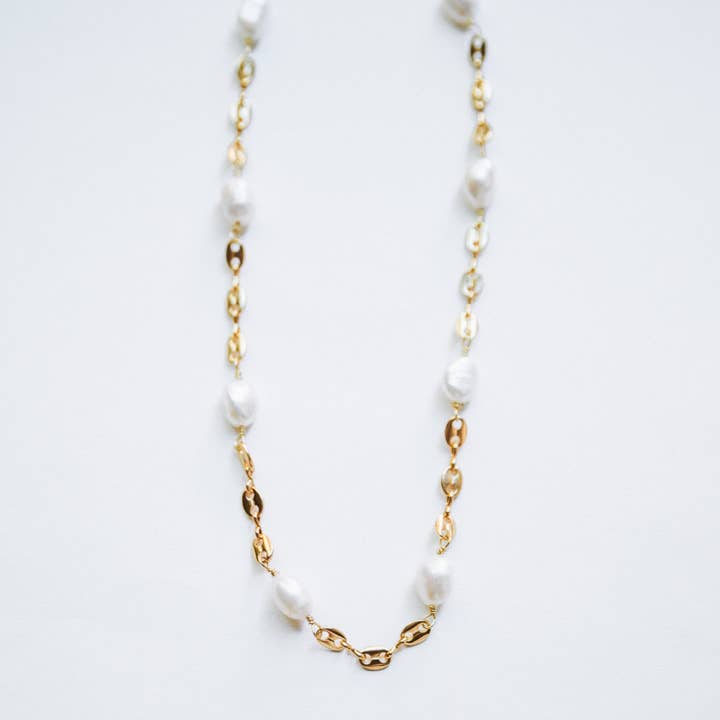 Le collier en or nacré pour la vente par Jay Nicole Designs