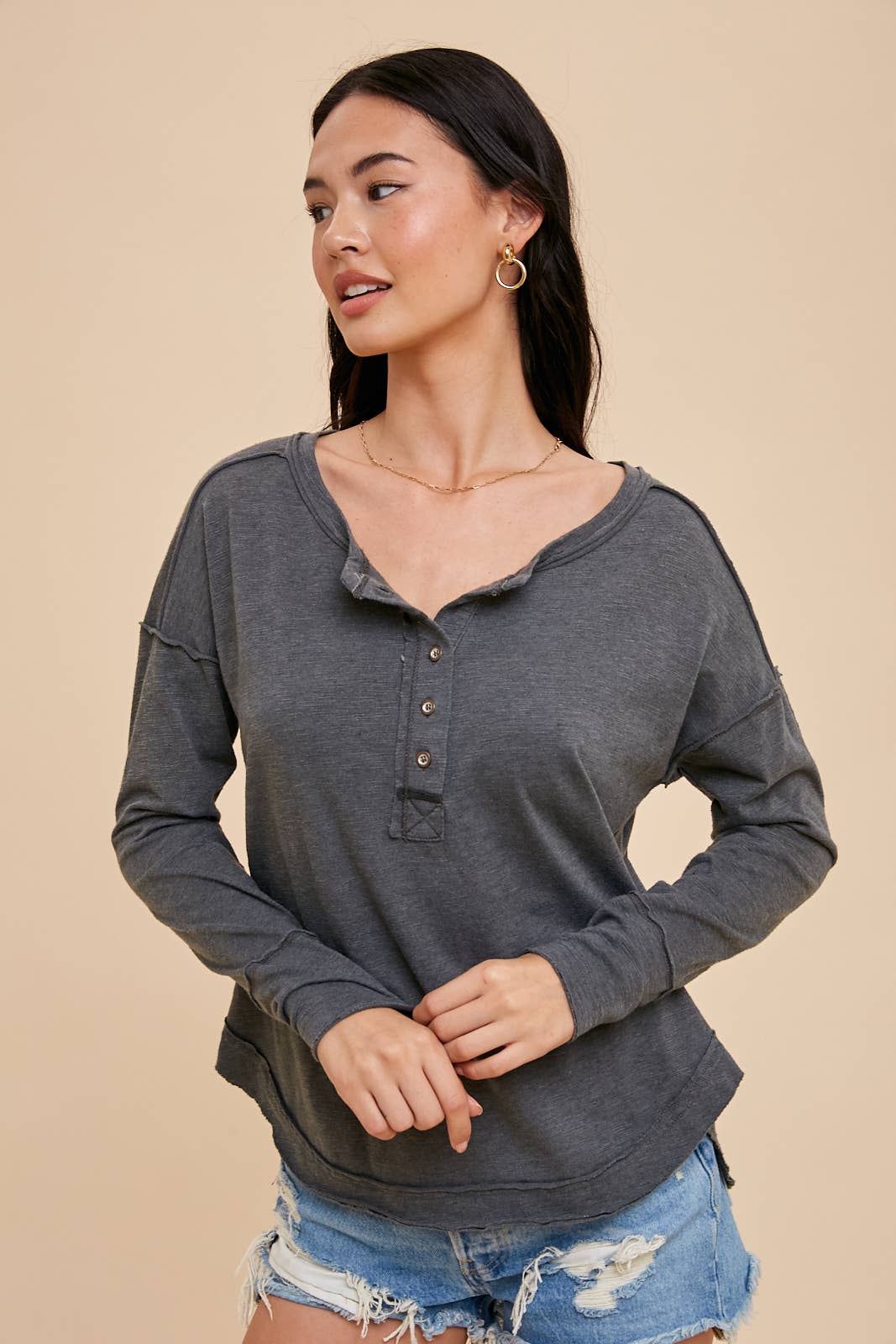 In Loom – wholesale Knit top – Women's – GARMENT WASHED RAW HEM HENLEY TEE3