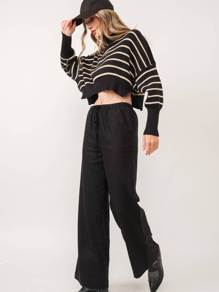 In the Beginning – Großhandel Strickpullover – Damen – Schwarz gestreifter, bauchfreier Pullover