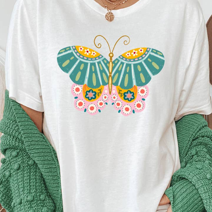 T-shirt graphique avec un beau papillon pour la vente par Kissed Apparel