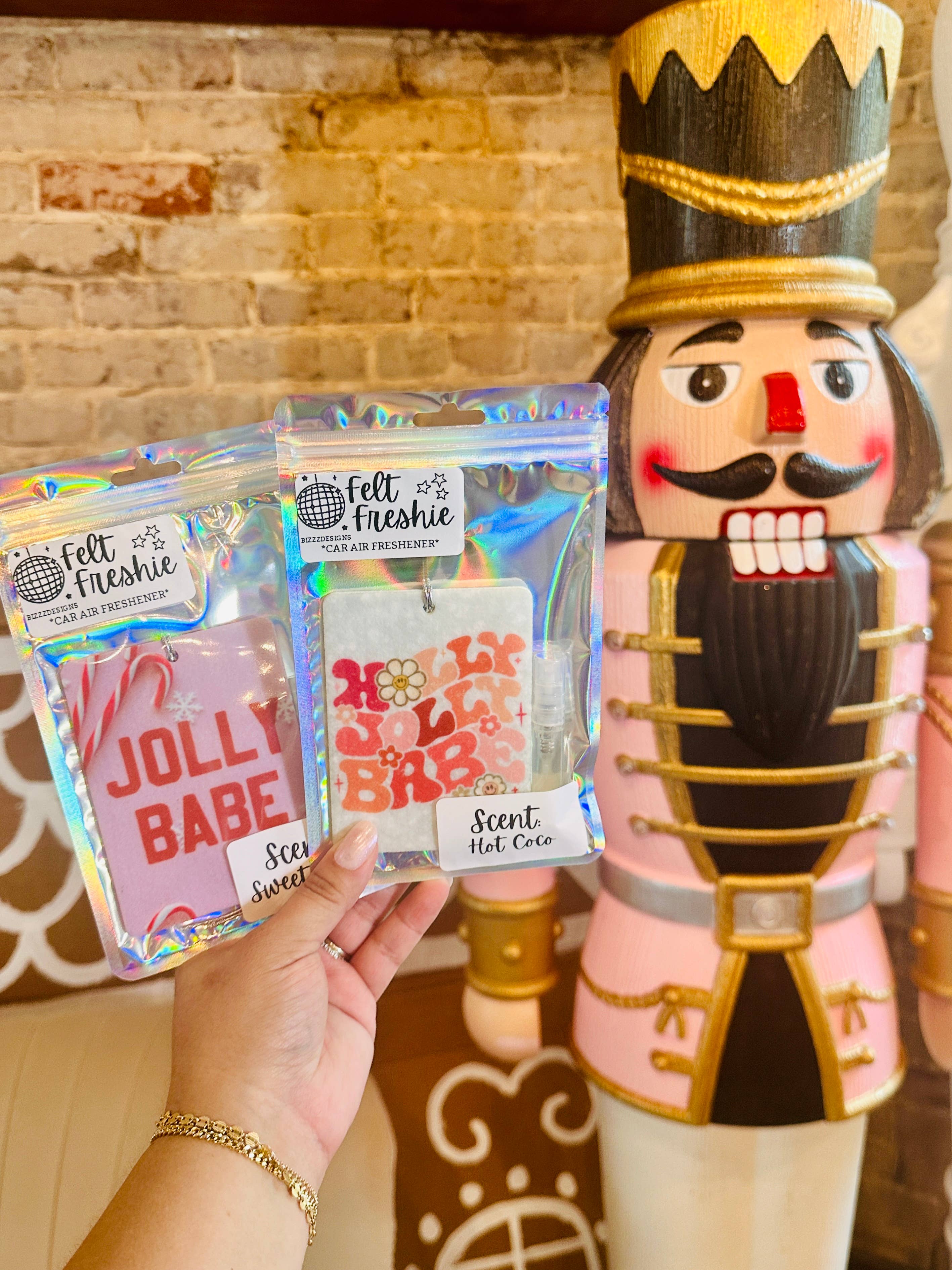 Bizzz Designs – Engroshandel Luftfrisker til bilen – til kvinder – Pink Christmas Filt Freshie Bundle af 10 | XMAS Freshies3