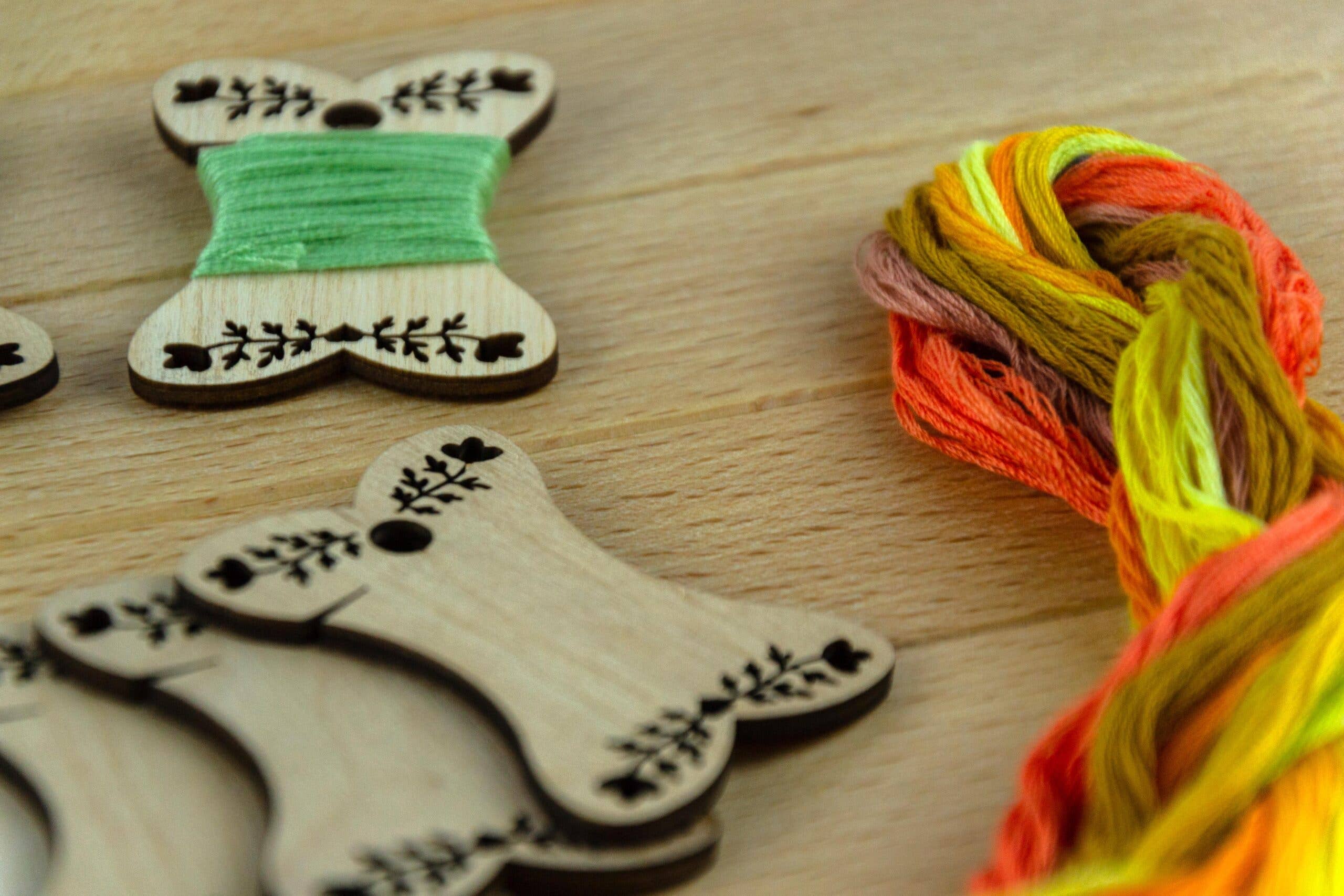 Embroidery craft – wholesale Craft supplies – Wooden embroidery bobbins for thread storage BB-0031