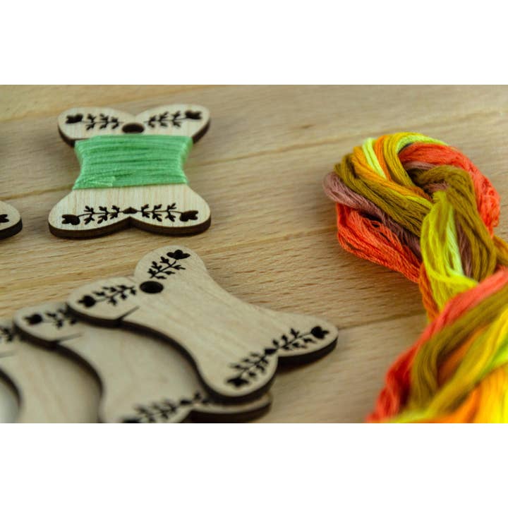 Embroidery craft - Wholesale Craft supplies - Wooden embroidery bobbins for thread storage BB-0031