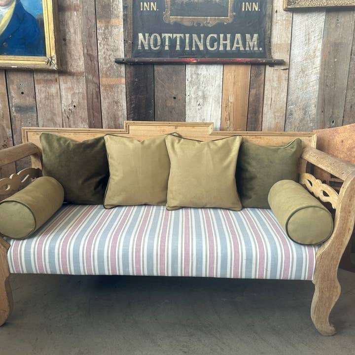 Banc de repos antique en pin continental, vers 1870 pour la vente par belvoir