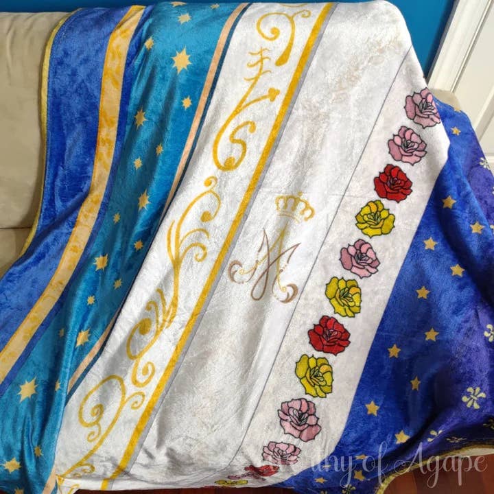 Couverture de Mantles de Mary pour la vente par worthy of Agape