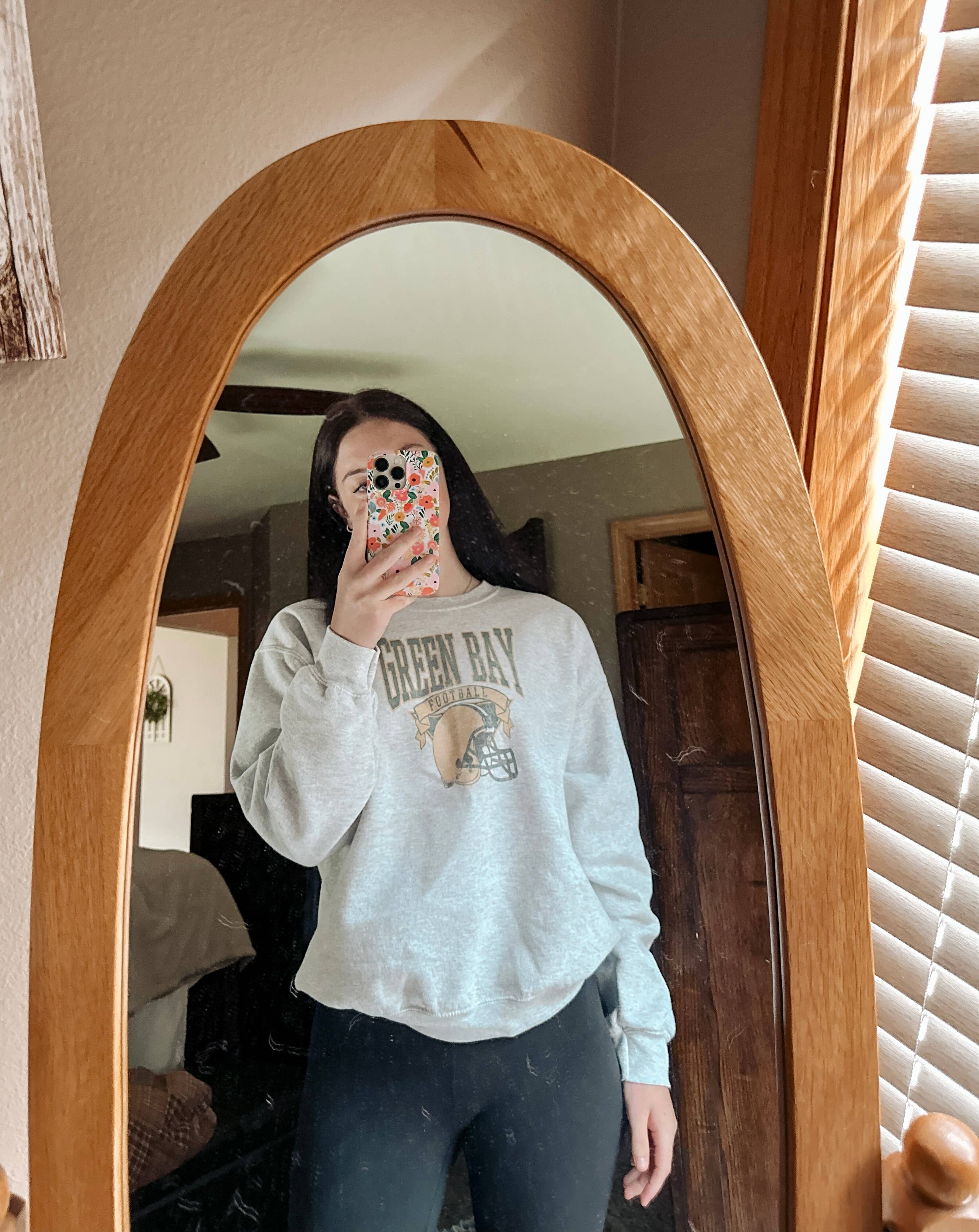 Simply Midwest – Großhandel Sweatshirt mit Grafikdruck – Damen – Green Bay Football Rundhalsausschnitt2