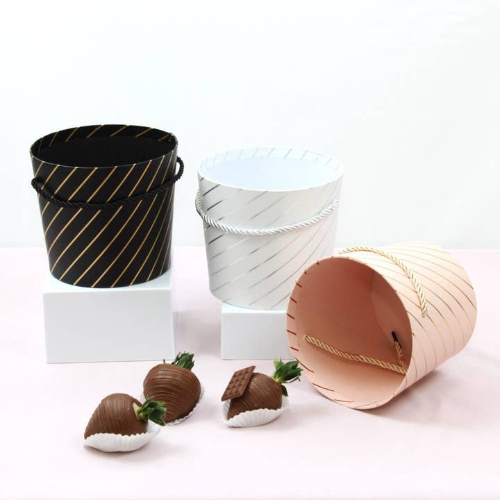 Seau à cadeaux en carton à rayures dorées sans couvercle pour la vente par Elegant Design Supply