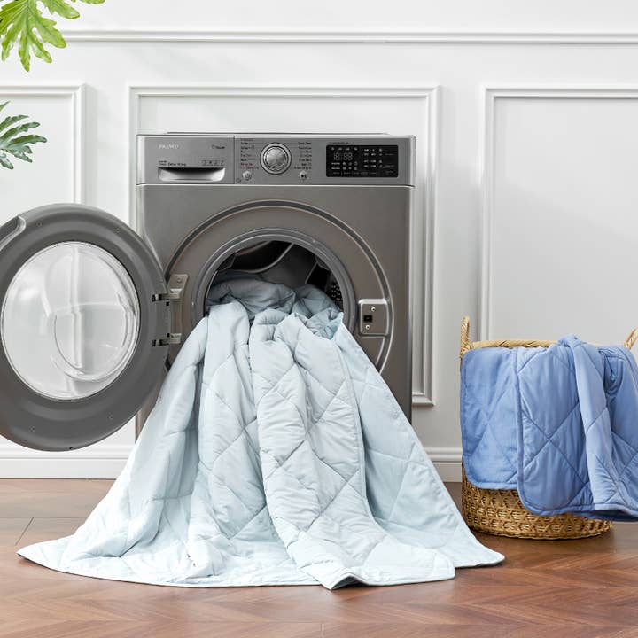 DreamValley - Wholesale Bedding Blanket - CB Cooling Comforter Dual-Sided, Ultra-Soft, 50"x70"4